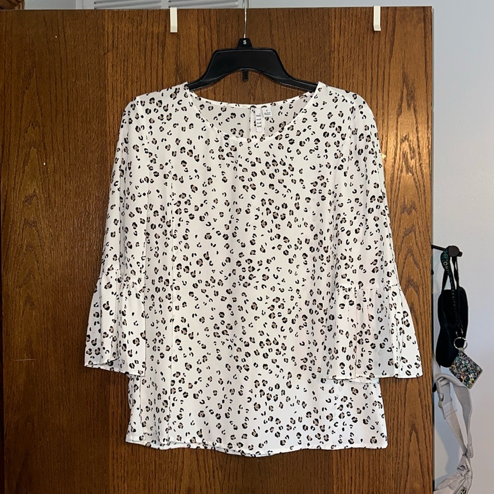 ELLE bell sleeve cheetah blouse